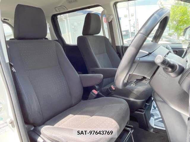 Toyota VOXY 2014-10 394998-7