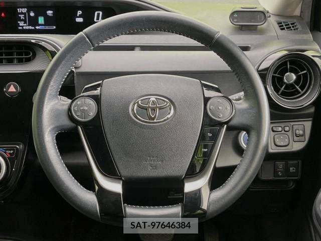 Toyota AQUA 2017-08 218672-11