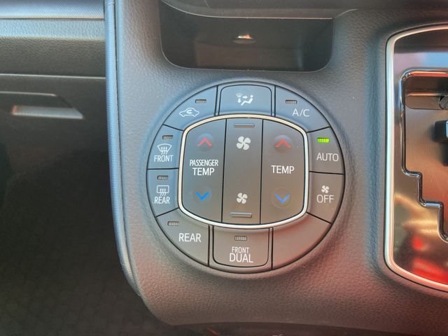 Toyota VOXY 2016-11 27674-24