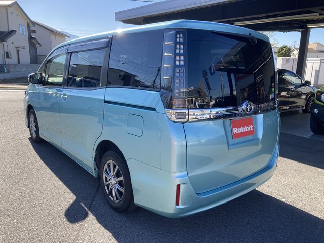 Toyota VOXY 2016-11 27674-7
