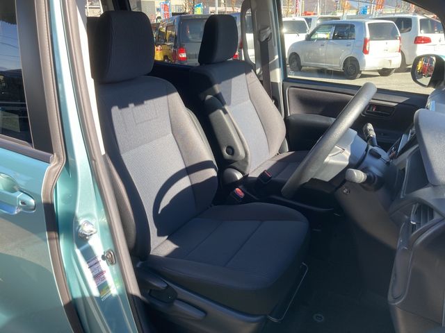 Toyota VOXY 2016-11 27674-11