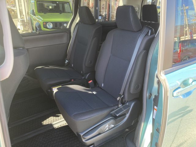 Toyota VOXY 2016-11 27674-15