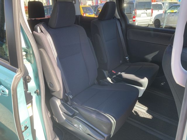 Toyota VOXY 2016-11 27674-12
