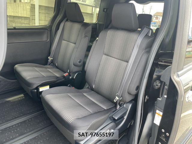 Toyota VOXY 2019-02 321611-17