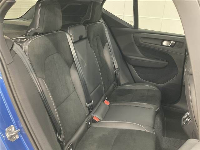 Volvo XC40 2021-02 23105-12