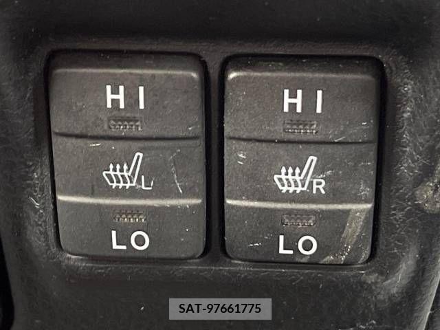 Toyota VOXY HYBRID 2018-01 352502-5