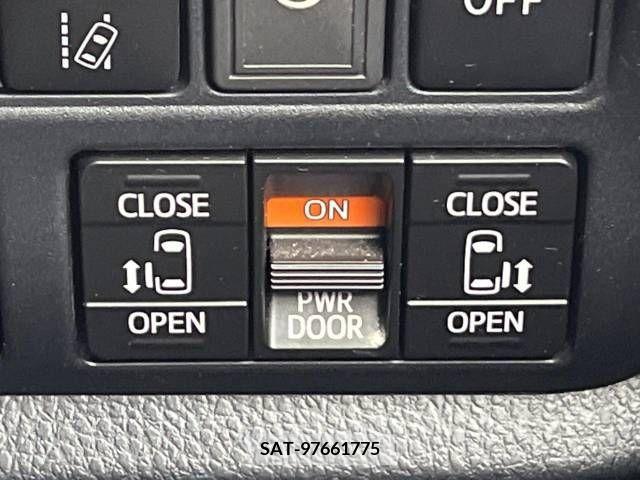Toyota VOXY HYBRID 2018-01 352502-3