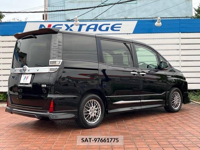 Toyota VOXY HYBRID 2018-01 352502-17