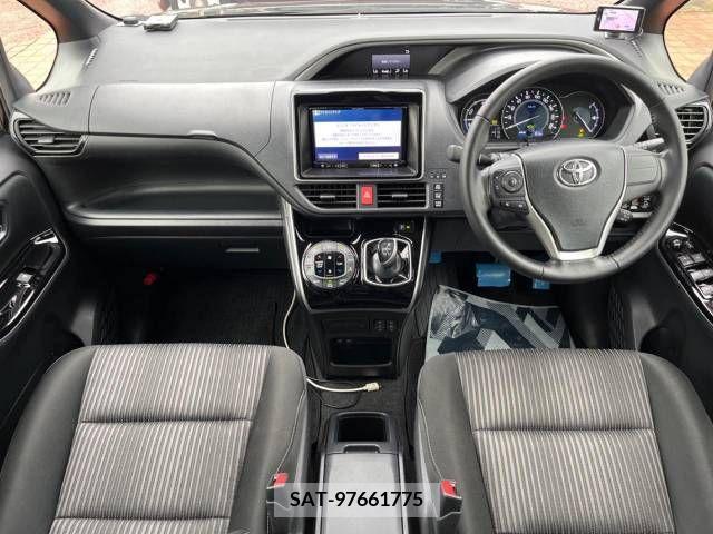 Toyota VOXY HYBRID 2018-01 352502-1
