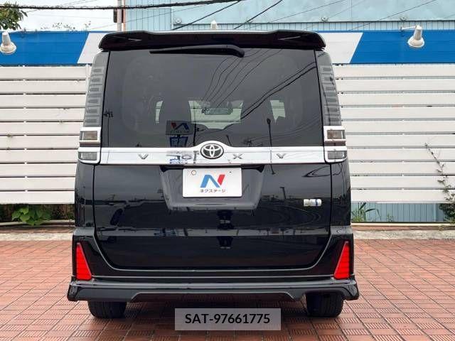 Toyota VOXY HYBRID 2018-01 352502-15