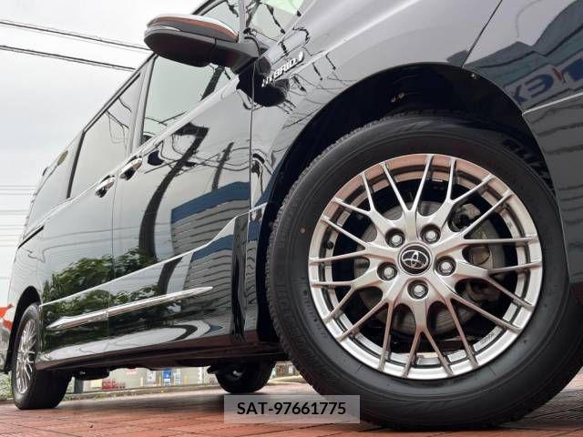 Toyota VOXY HYBRID 2018-01 352502-13
