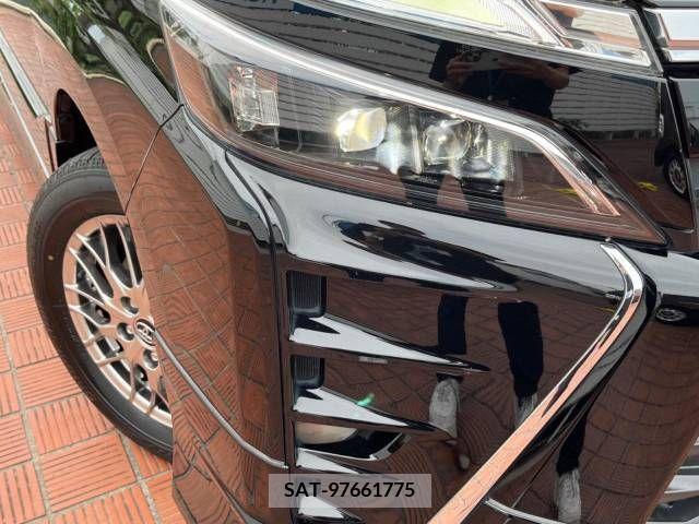 Toyota VOXY HYBRID 2018-01 352502-12