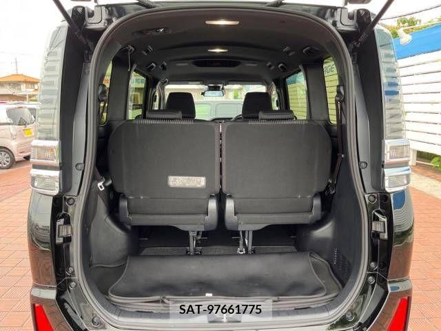 Toyota VOXY HYBRID 2018-01 352502-11