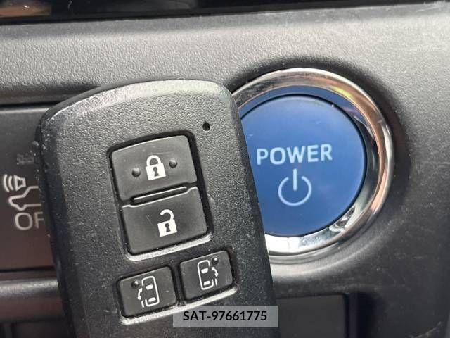 Toyota VOXY HYBRID 2018-01 352502-7