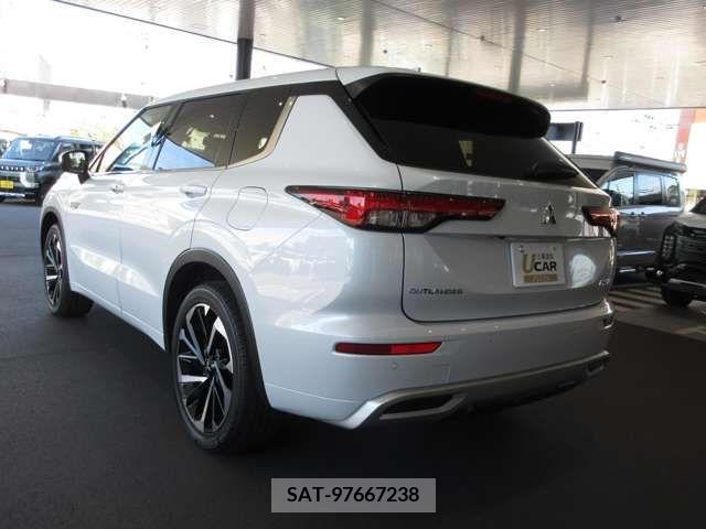 Mitsubishi OUTLANDER PHEV 2023-09 365901-6