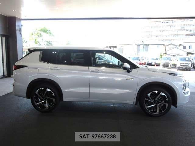 Mitsubishi OUTLANDER PHEV 2023-09 365901-3