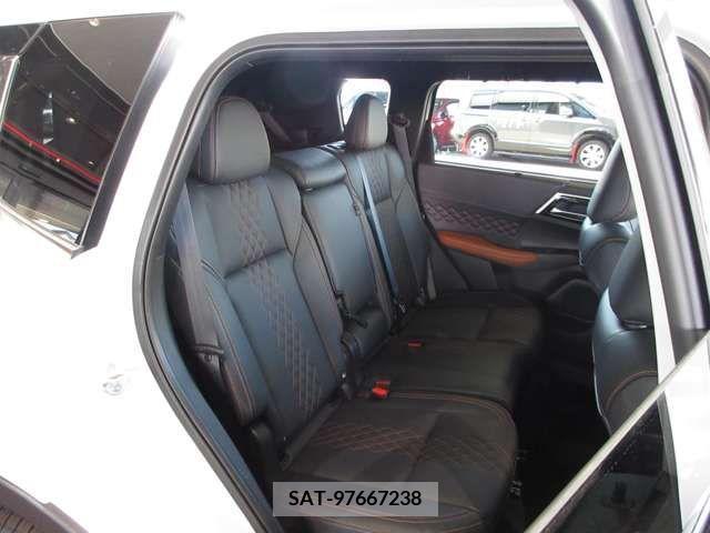 Mitsubishi OUTLANDER PHEV 2023-09 365901-10