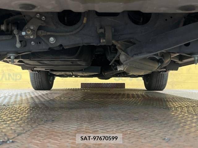 Toyota HARRIER 2017-08 331775-19