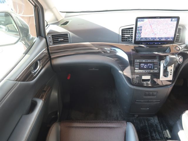 Nissan ELGRAND 2018-11 193475-13