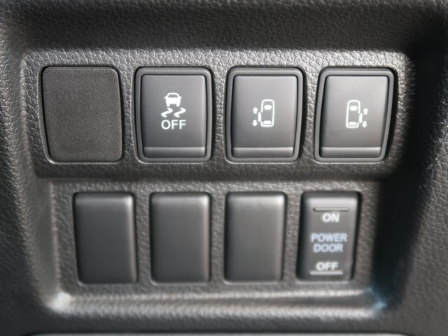 Nissan ELGRAND 2018-11 193475-28