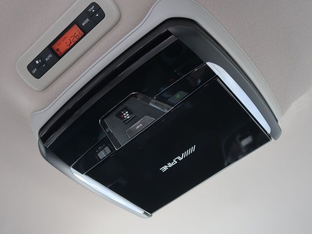 Nissan ELGRAND 2018-11 193475-22
