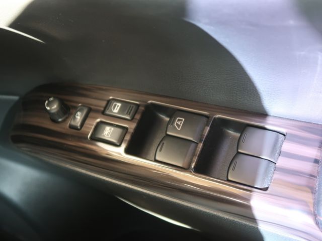 Nissan ELGRAND 2018-11 193475-27
