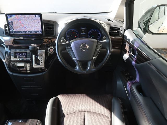 Nissan ELGRAND 2018-11 193475-14