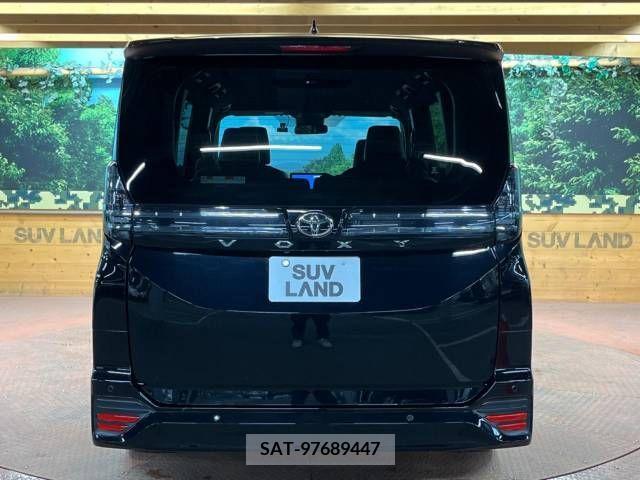 Toyota VOXY 2023-10 289030-17