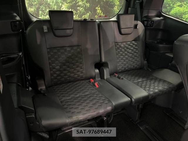 Toyota VOXY 2023-10 289030-12