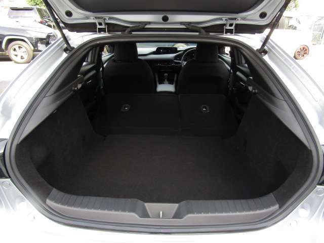 Mazda MAZDA3 2019-06 15126-18