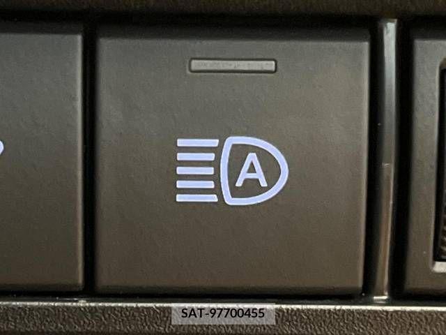 Toyota NOAH 2023-04 209595-6