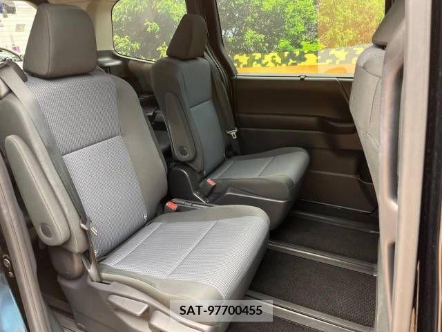 Toyota NOAH 2023-04 209595-9