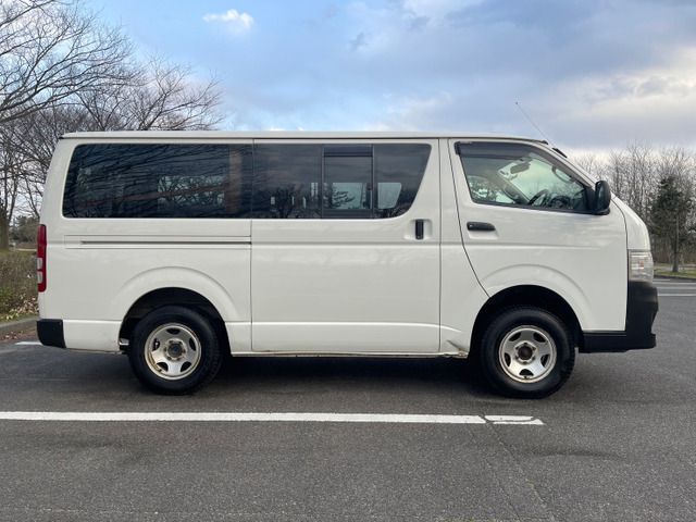 Toyota REGIUSACE VAN 2010-11 1127-8