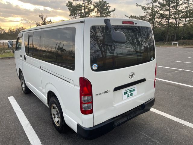 Toyota REGIUSACE VAN 2010-11 1127-11