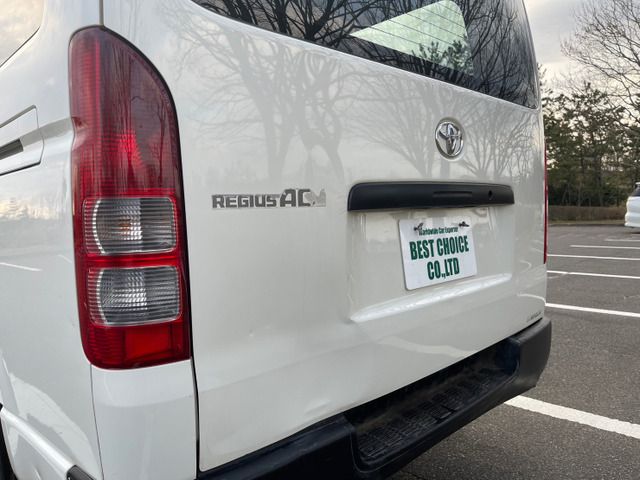 Toyota REGIUSACE VAN 2010-11 1127-19