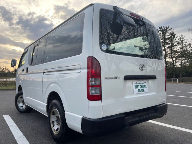Toyota REGIUSACE VAN 2010-11 1127-2