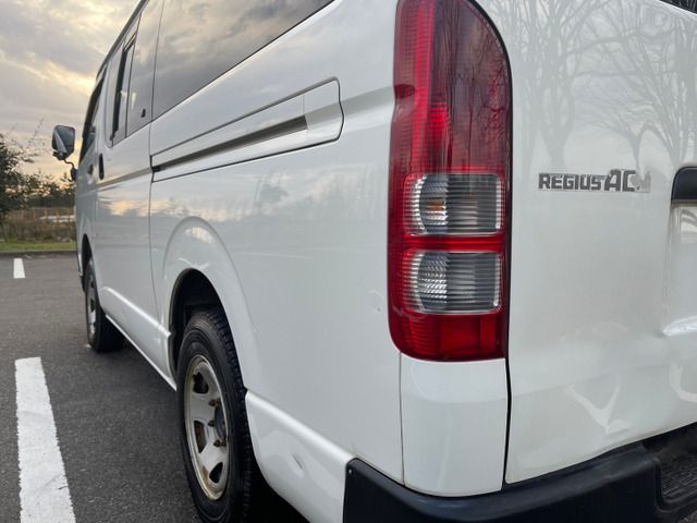 Toyota REGIUSACE VAN 2010-11 1127-18