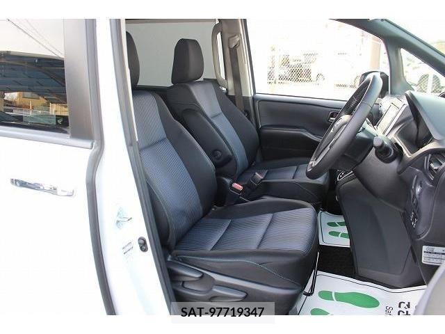 Toyota VOXY 2014-06 220411-13