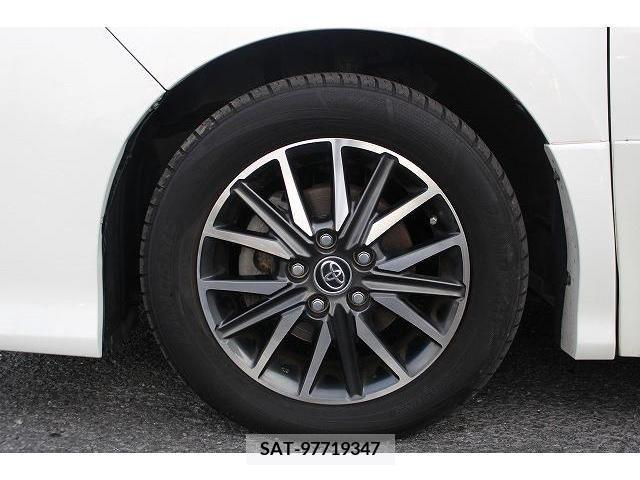 Toyota VOXY 2014-06 220411-12