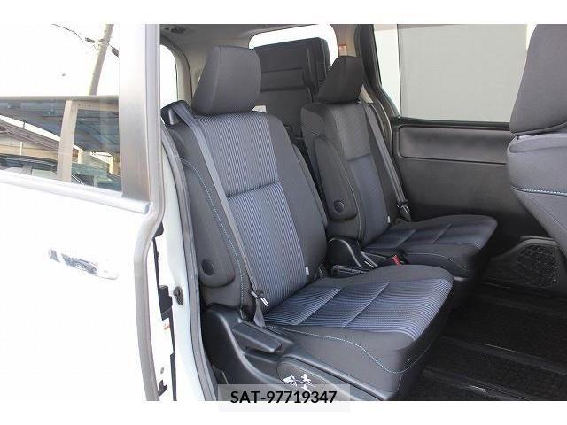 Toyota VOXY 2014-06 220411-14