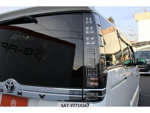 Toyota VOXY 2014-06 220411-11