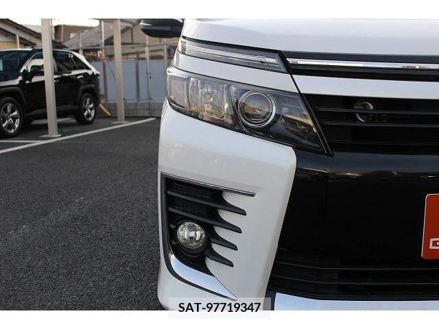 Toyota VOXY 2014-06 220411-10
