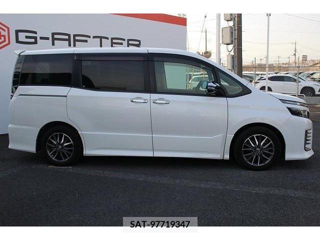Toyota VOXY 2014-06 220411-7