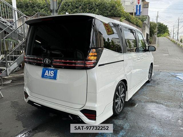 Toyota VOXY 2022-03 339184-5