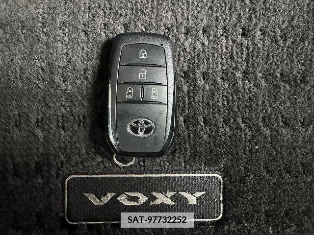 Toyota VOXY 2022-03 339184-29