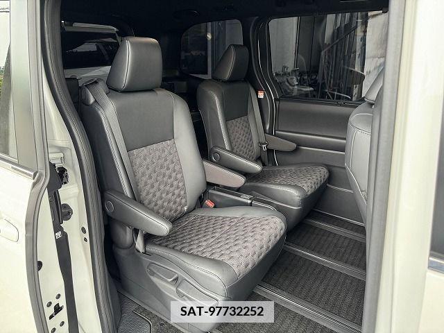 Toyota VOXY 2022-03 339184-28