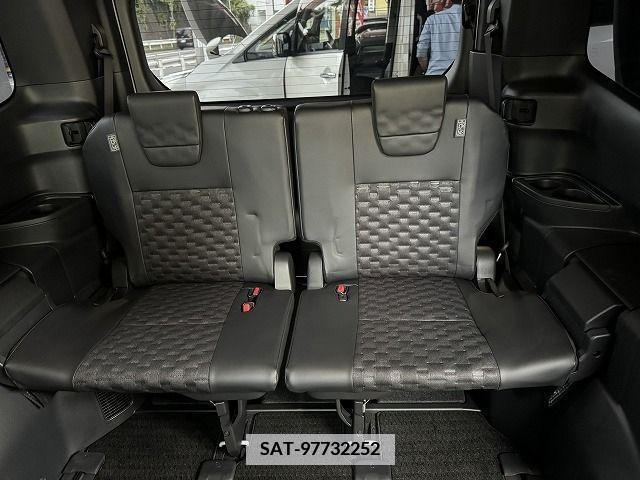 Toyota VOXY 2022-03 339184-27