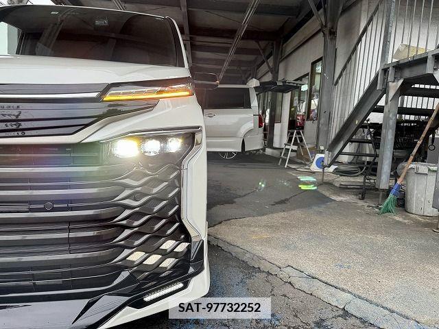 Toyota VOXY 2022-03 339184-23