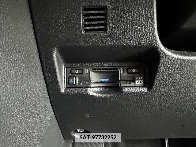 Toyota VOXY 2022-03 339184-12