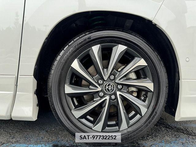 Toyota VOXY 2022-03 339184-19
